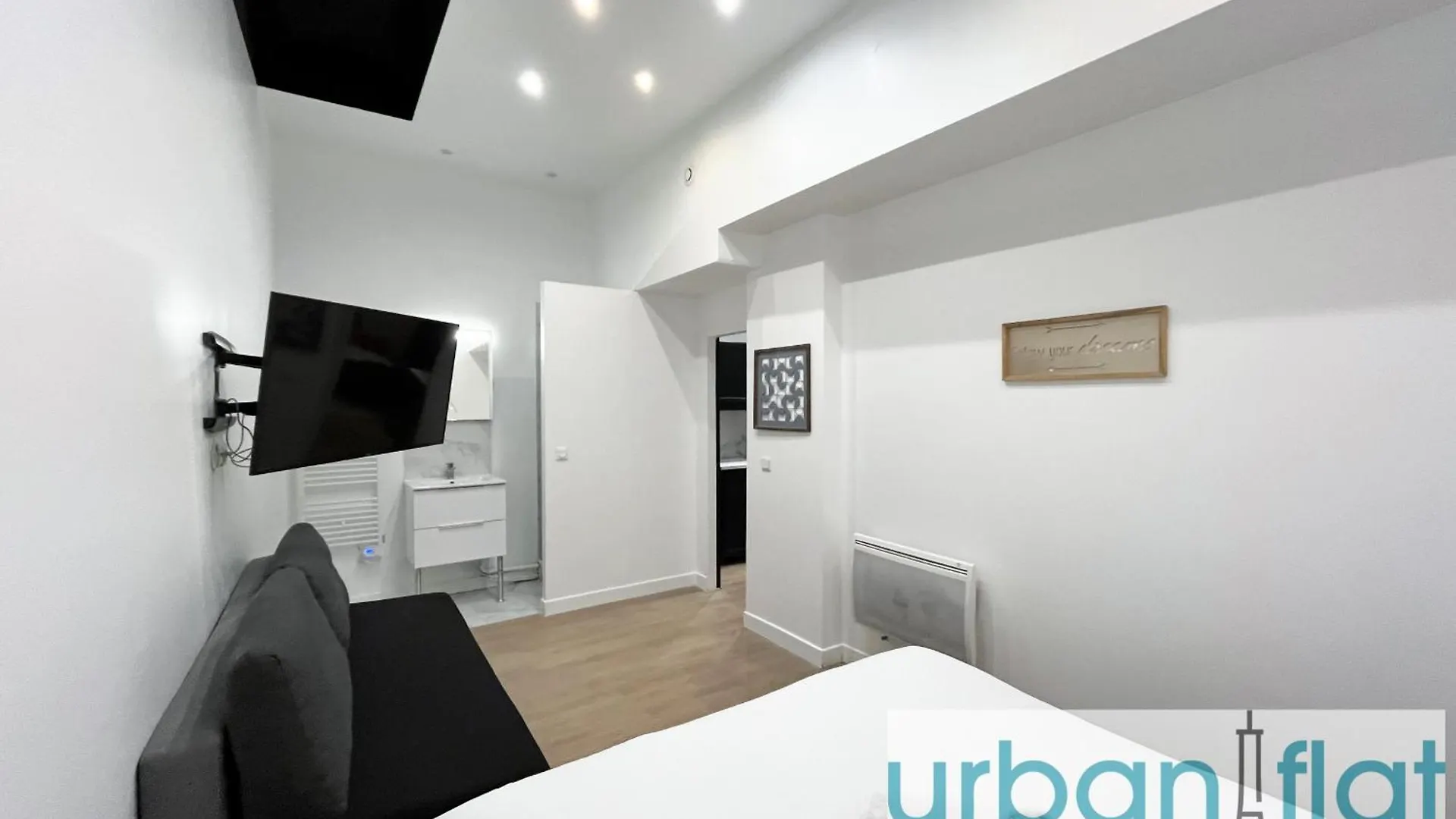 Urban Flat 52 - Charming 2 Bdr Flat In Center Of Apartment